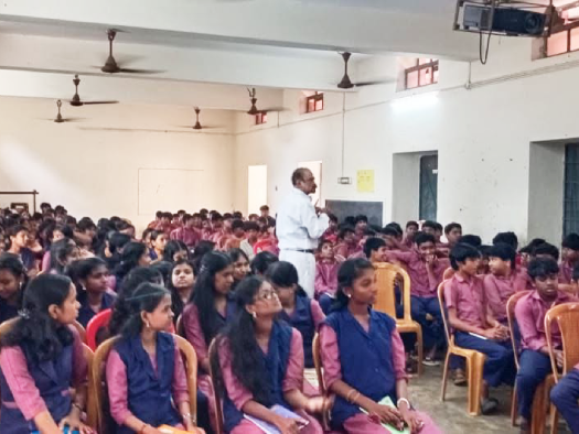 Prof. Dr. Regunath Parakkal conducting an adolescent awareness session at a school in Kerala